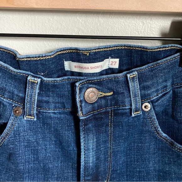 Levi’s Dark Wash Bermuda Shorts Size 27 - Picture 4 of 4